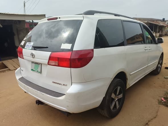 A picture of Toyota sienna for sale