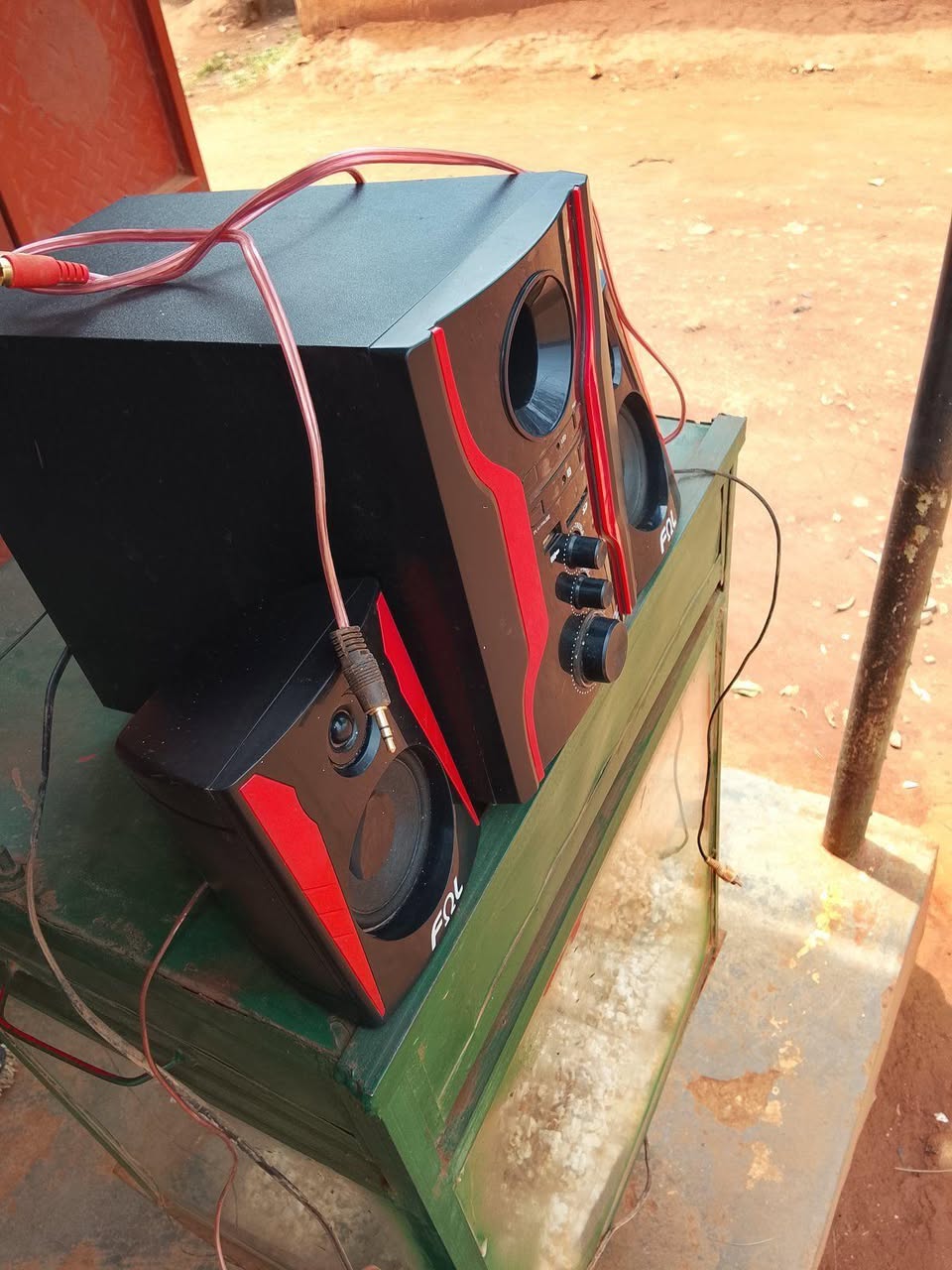 A picture of Fnl sub woofers