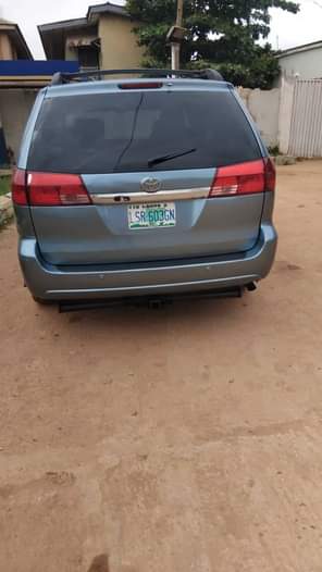 A picture of Owner need money tomorrow morning for this car 3 2