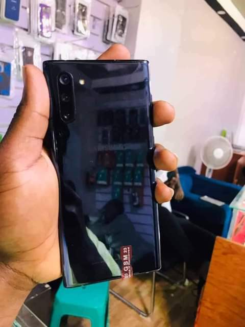 A picture of Samsung note 10
