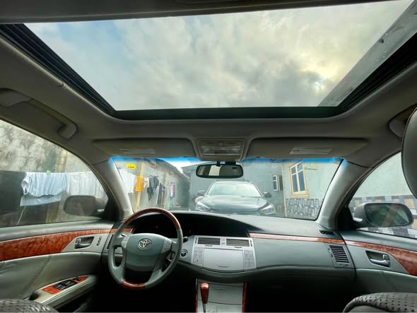 A picture of Toyota Avalon Limited 2006 Neatly used