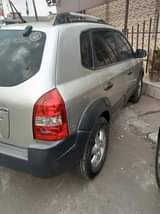 A picture of Hyundai tucson 2005 model 80 first body v6 engine
