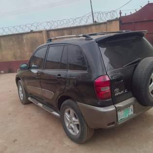 A picture of Rav4 2004 model Engine and Gear perfect AC Super chilling