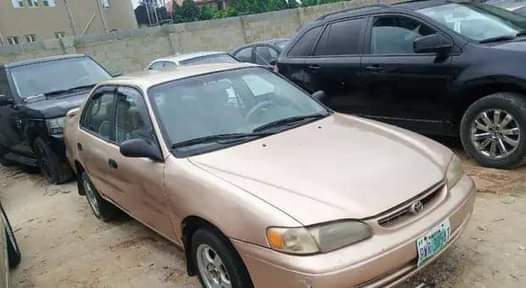 A picture of 2000 Corolla Buy and drive 900k very last Agent commission