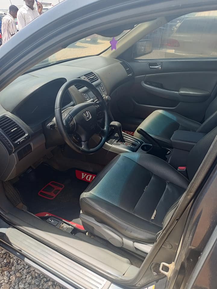 A picture of Honda Accord DC 07