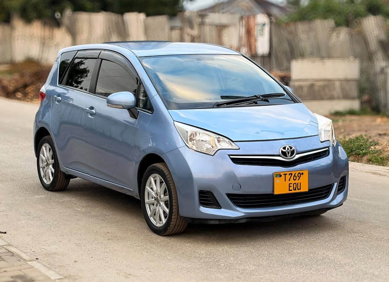 A picture of Toyota ractis new