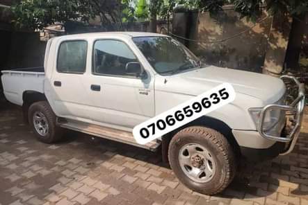 A picture of Toyota Hilux Double cabin Manual transmission Diesel 5 seater Good