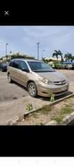 A picture of Extremely sharp and clean Toyota sienna 07 Model Everything working