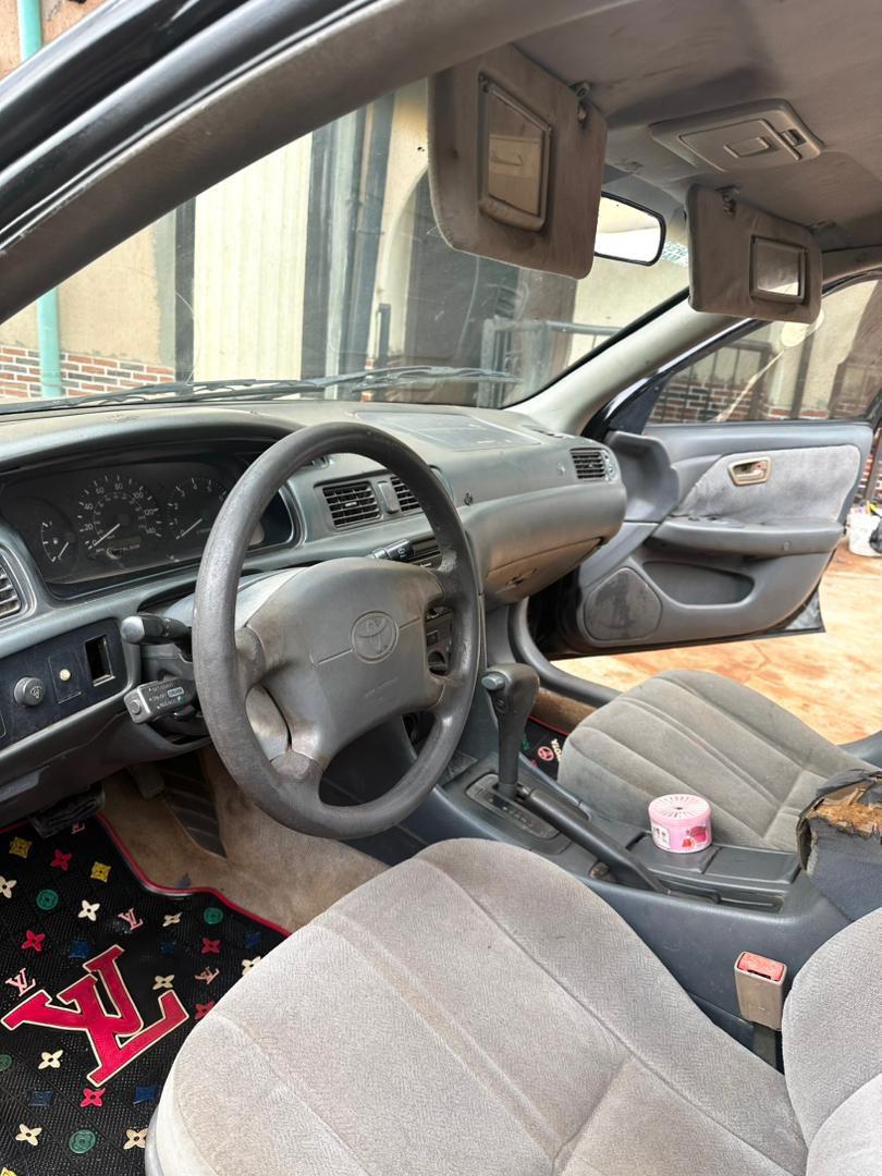 A picture of 2002 TOYOTA CAMRY AKA FISH LIGHT