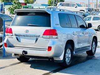 A picture of Toyota Land Cruiser 2012