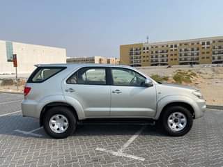 A picture of Toyota fortuner 2006 gcc watsapp 0551513562