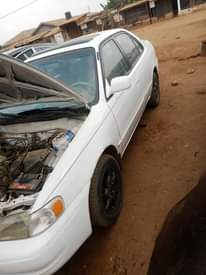 A picture of Toyota Corolla 1998
