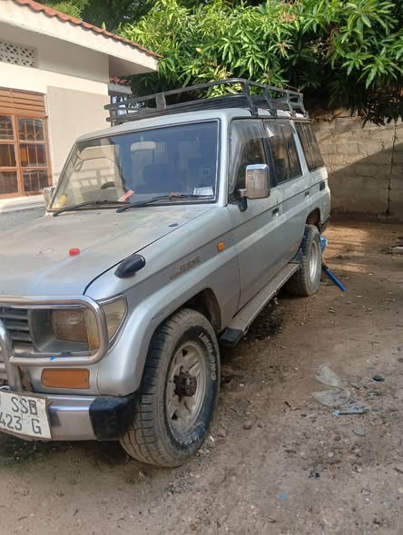 A picture of 2000 Toyota Prado land cruiser