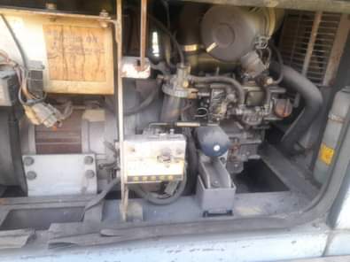 A picture of wedding mechine for sell 900k slightly negotiable buyer settle agent