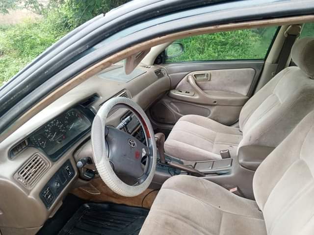 A picture of Toyota Camry pencil 2002 model