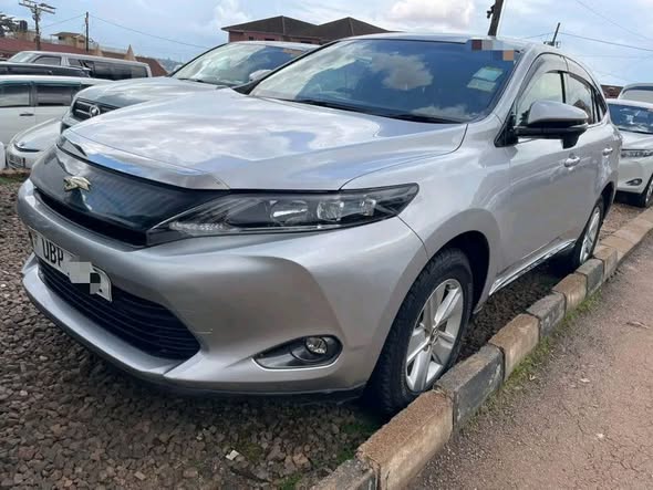 A picture of Toyota Harrier 2014 2 0cc petrol 65M