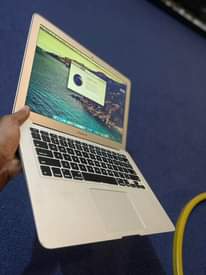 A picture of MacBook Air Core i7 Chaji masaa 7 Ram 4 in