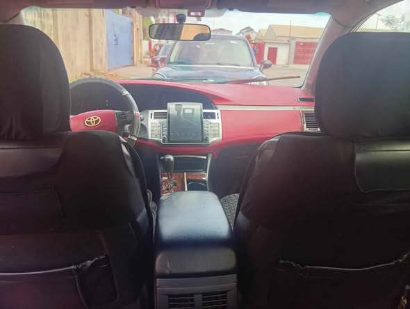 A picture of Toyota Avalon 2008