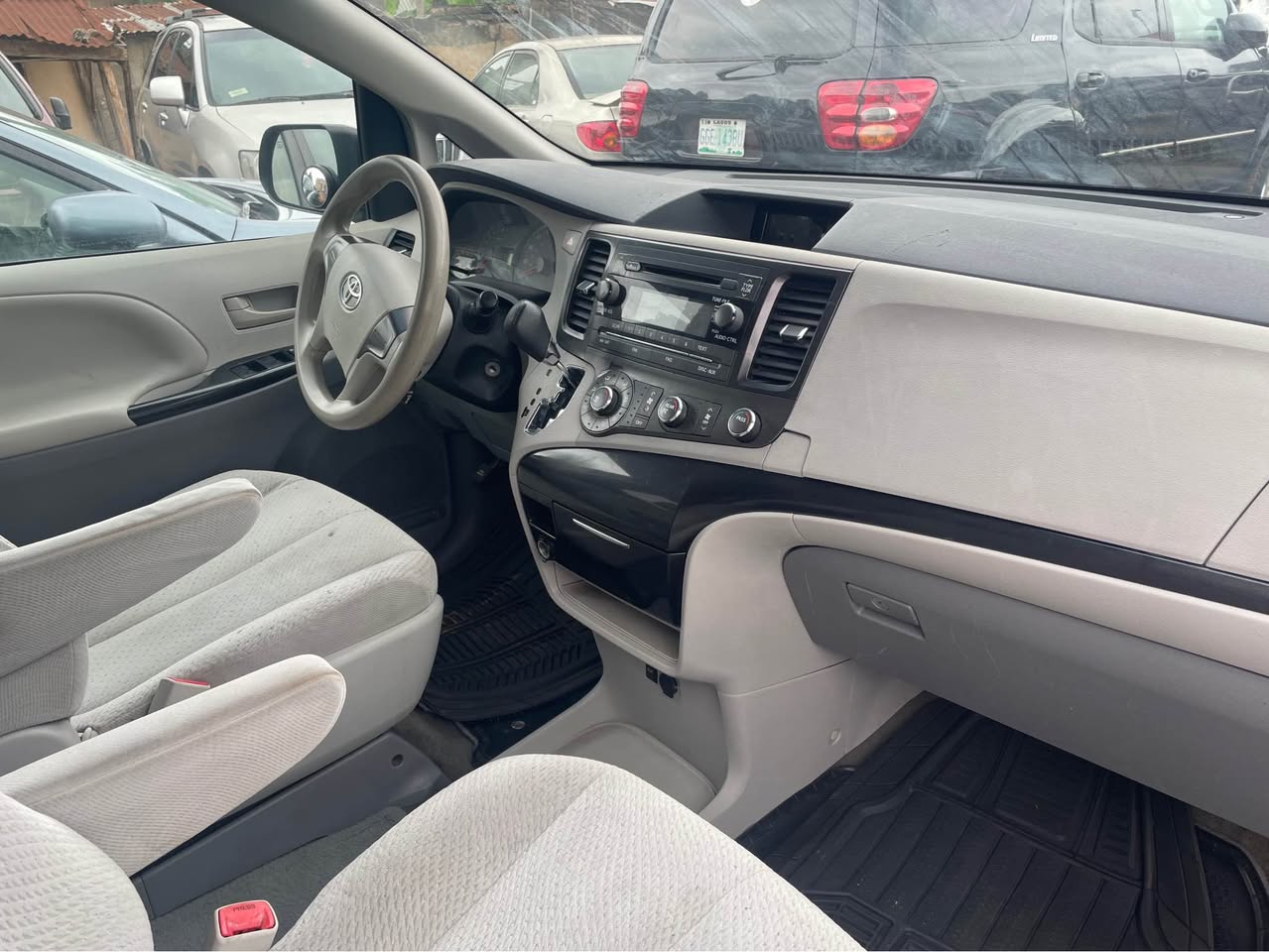 A picture of Direct Belgium 2011 Toyota sienna