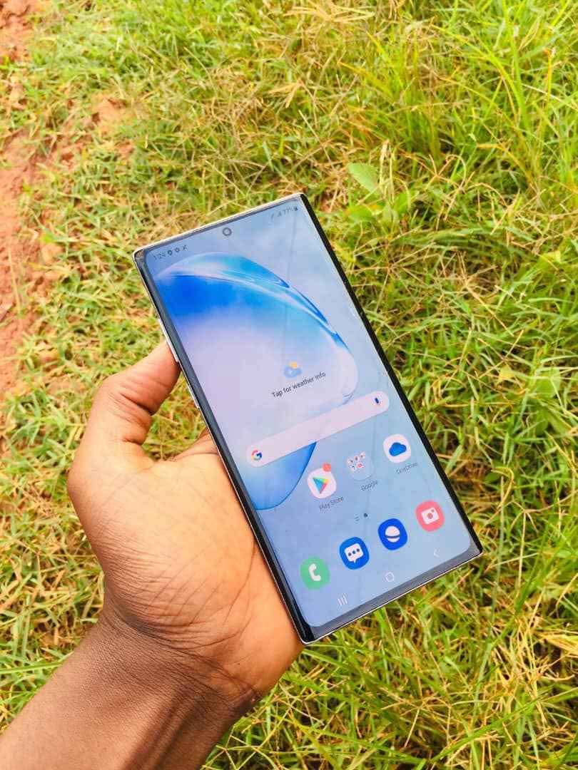 A picture of Note 10 plus