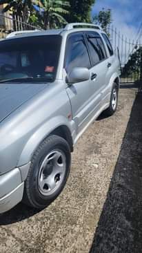 A picture of 2005 Suzuki grand vitara. Must go now.