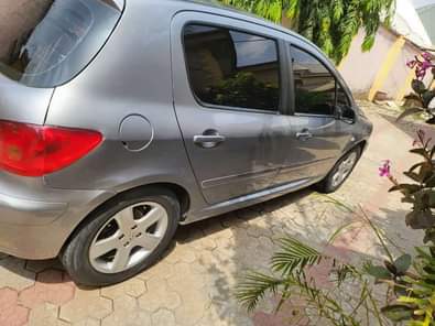 A picture of Extremely clean toks standard Peugeot 307 manual transmission with EW10