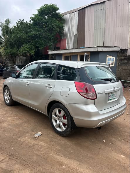 A picture of Toyota matrix 2004