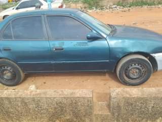 A picture of 2000 TOYOTA COROLLA