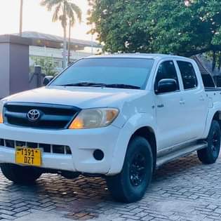 A picture of Hilux 2009 Manual gear Engine Type 5L Diesel mashine 4wheel