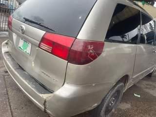 A picture of Toyota sienna 05