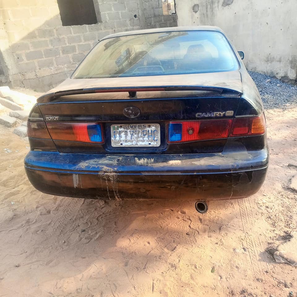 A picture of Toyota Camry droplight