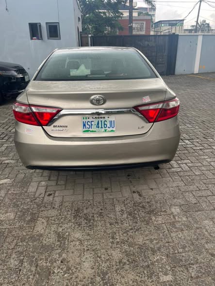 A picture of Toyota Camry 2015 LE Gold