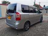 A picture of TOYOTA NOAH