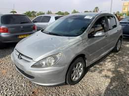 A picture of EXTREMELY CLEAN PEUGEOT 307 MANUAL TRANSMISSION AC WORKING PERFECT DUTY