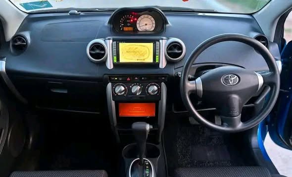 A picture of TOYOTA IST
