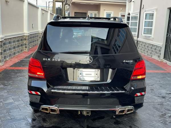 A picture of WOW This is fully loaded M Benz 2010 model fully