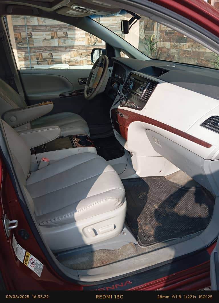 A picture of Toyota Sienna 2012 Direct Belgium