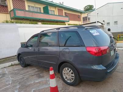 A picture of 2008 sienna neatly used Bake on first body Perfect selecting