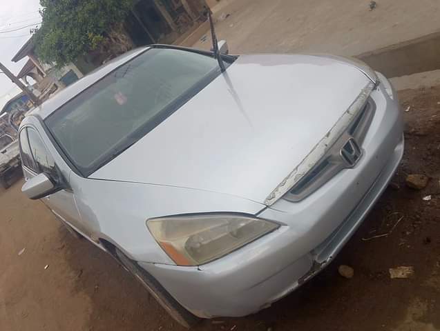 A picture of Honda Accord 2004