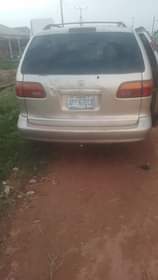 A picture of Awoof Price Awoof Price Toyota Sienna 1998 Model Working perfectly