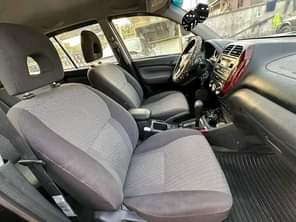 A picture of Tokunbo Toyota RAV4 2002 Tokunbo Toyota RAV4 with Factory fitted