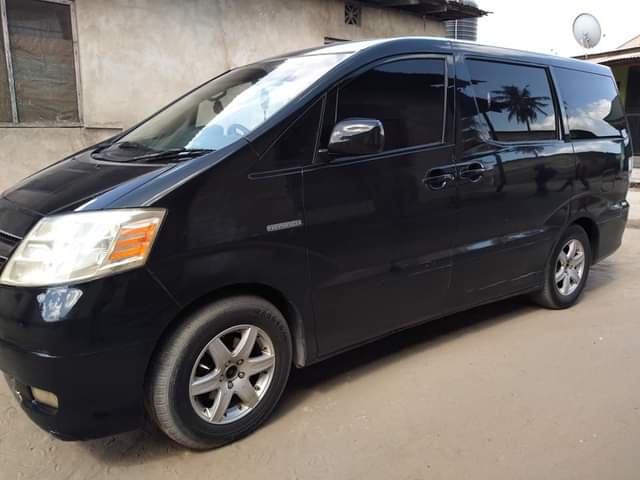 A picture of TOYOTA ALPHARD 0672847429 WhatsApp