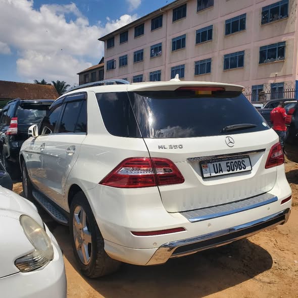 A picture of ML350 2012 85M