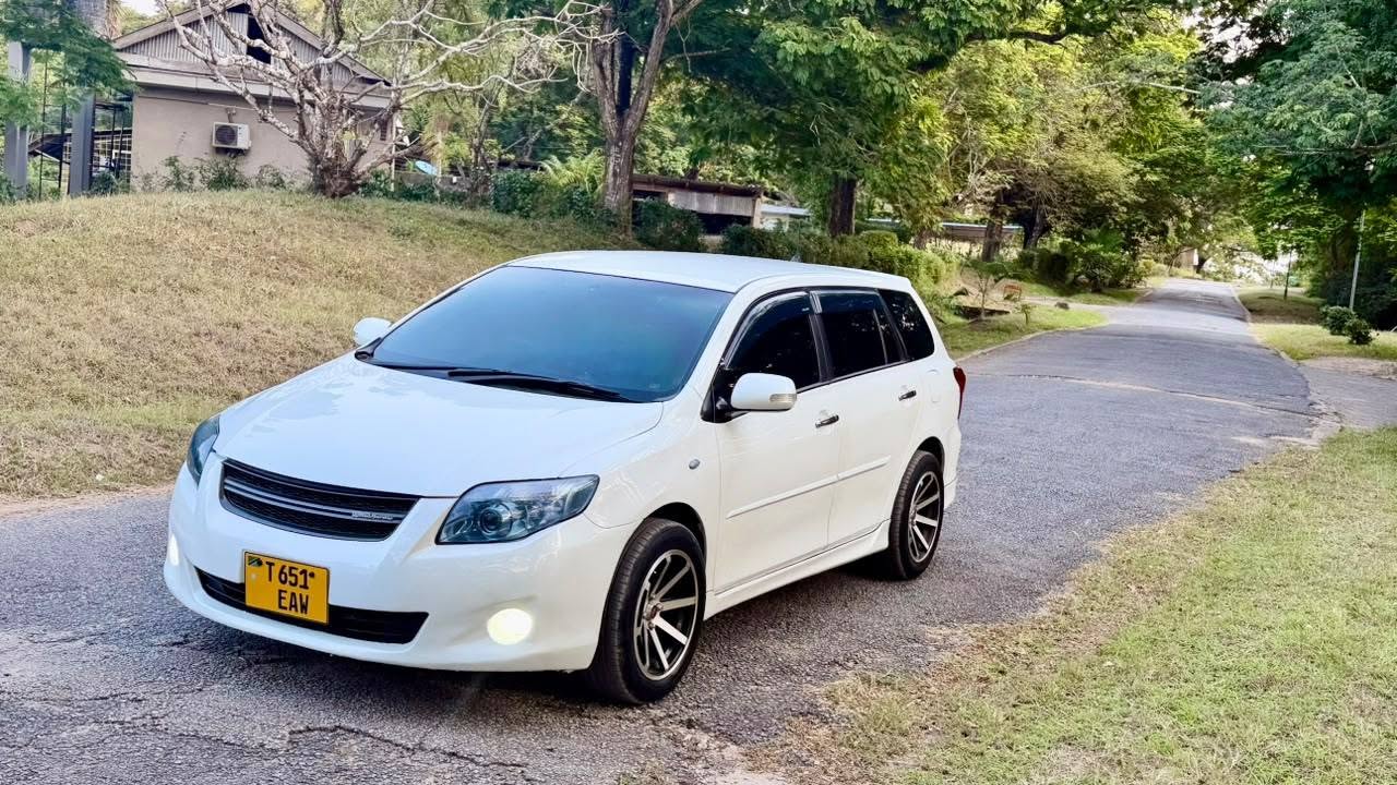 A picture of TOYOTA COROLLA FIELDER 1490cc Year 2010 Color white New tyres