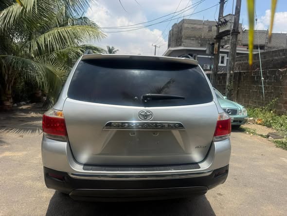 A picture of Reg Toyota Highlander 2013 Model Limited Edition Fullest Options Reverse