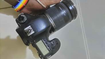 A picture of CANON 7D BODY WITH 2 BETTER CF CARD GB32 NA