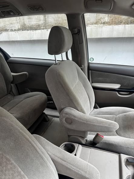 A picture of 2004 Toyota sienna