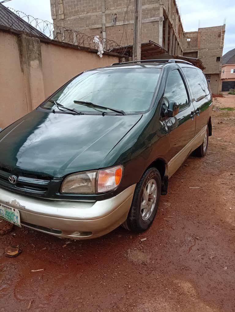 A picture of Toyota Sienna