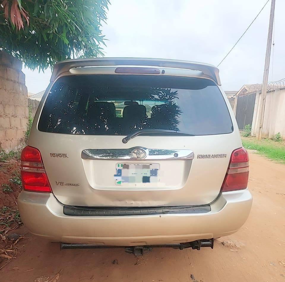 A picture of Toyota Highlander 2004