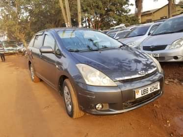 A picture of Toyota wish 2004 model 1800cc 20 million Call 0757953488